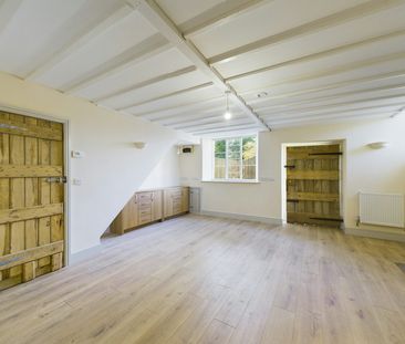 Cottage to rent on - Photo 1