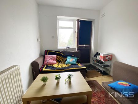 2 bedroom flat to rent - Photo 2