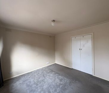 SPACIOUS THREE BEDROOM UNIT! - Photo 5