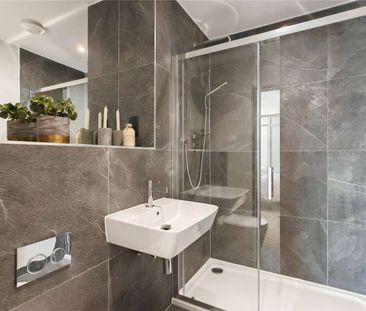 A stylish and contemporary new build apartment, a stroll from the H... - Photo 1