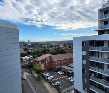 TERRIFIC 2 BEDROOM 2 BATHROOM APARTMENT - Photo 5