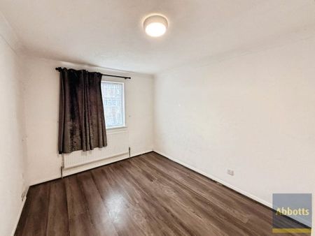 Ravensfield, Basildon - Photo 3