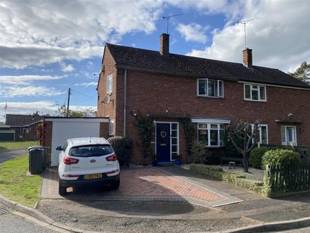 3 bedroom semi-detached house to rent - Photo 2