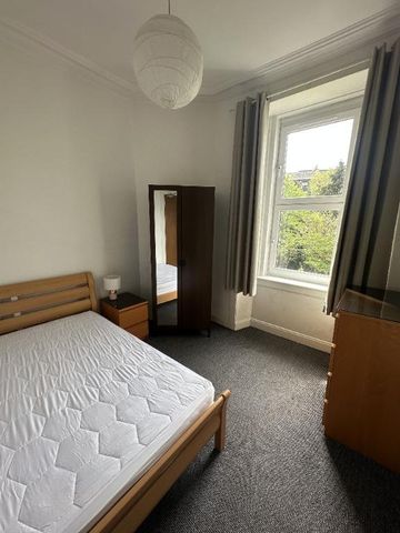 3 bedroom flat to rent - Photo 5