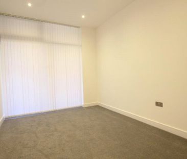 Silbury Boulevard, Milton Keynes, Buckinghamshire, MK9 - Photo 5