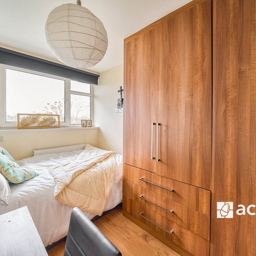 House Share to rent - Manor Estate, London, SE16 - Photo 1