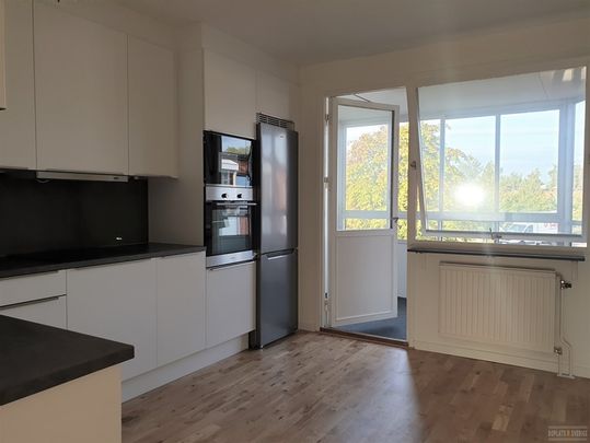 Syster Jennys väg 38 B - Photo 1