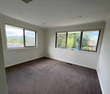 Low-maintenance designer living! - Photo 3