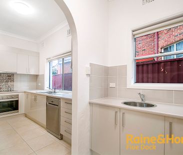 Charming Home Freshly Painted - Great Location - Photo 2