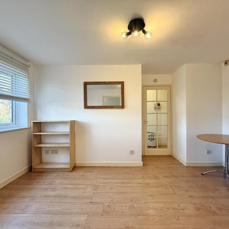 Studio to rent - Photo 1