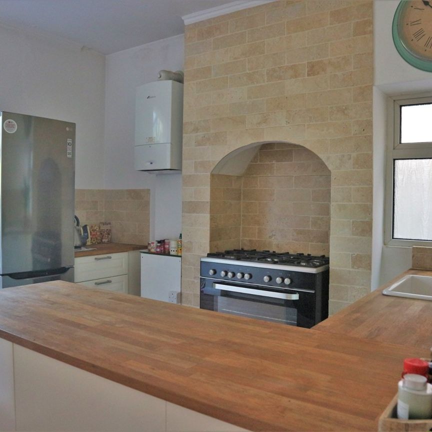 1 Bed Maisonette, Eden Road, CR0 - Photo 1