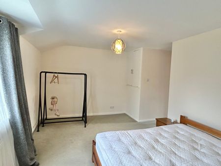 1 bedroom Spacious One Bedroom House to rent - Photo 2