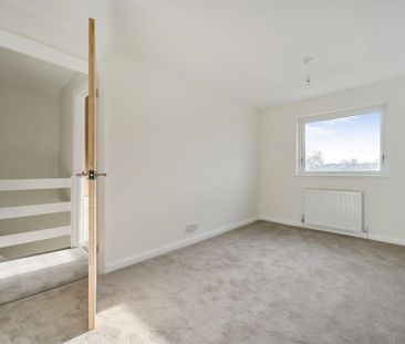 3 bedroom terraced house to rent - Photo 6