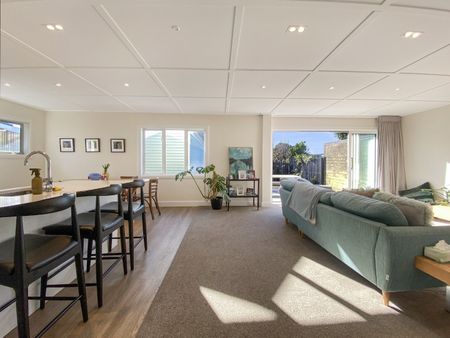 Welcome home to 81 Endeavour Street - Photo 3