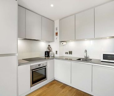 A modern one bedroom apartment in Ruskin Square, Croydon just a few... - Photo 5