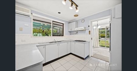 Warm, Welcoming & Wonderfully Located - Photo 5