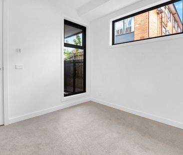 2/140 Yarra Street, Abbotsford VIC 3067 - Photo 3