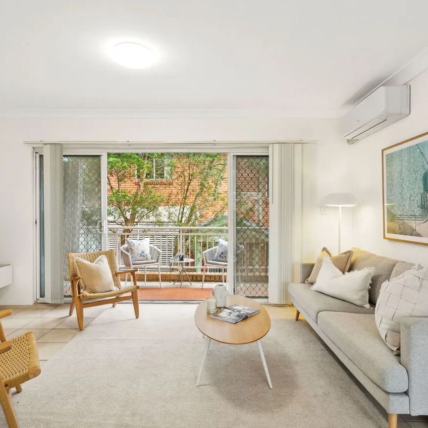 Elegant Two-Bedroom Apartment in An Exclusive Block - Photo 1