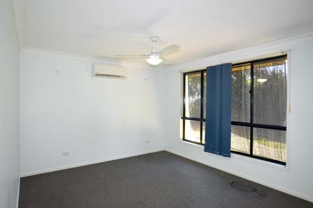 THIS TIDY ENTRY LEVEL, LOW MAINTENANCE HOME WILL NOT DISAPPOINT! - Photo 3