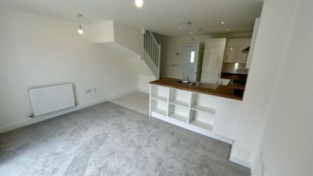 2 bedroom semi-detached house to rent - Photo 4