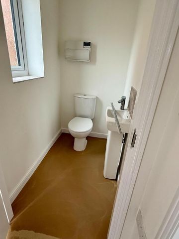 2 bedroom semi-detached house to rent - Photo 4