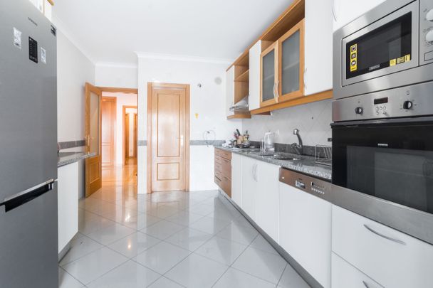 Excelente apartamento T2 em Condomínio Fechado na Parede - Photo 1