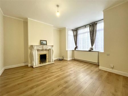 4 bedroom semi-detached house to rent - Photo 4