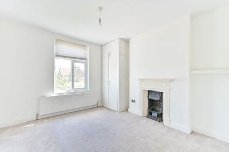 4 bedroom semi-detached house to rent - Photo 4