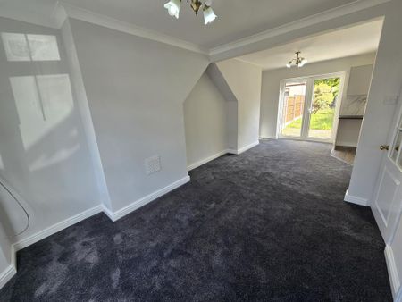 3 bedroom semi-detached house to rent - Photo 5