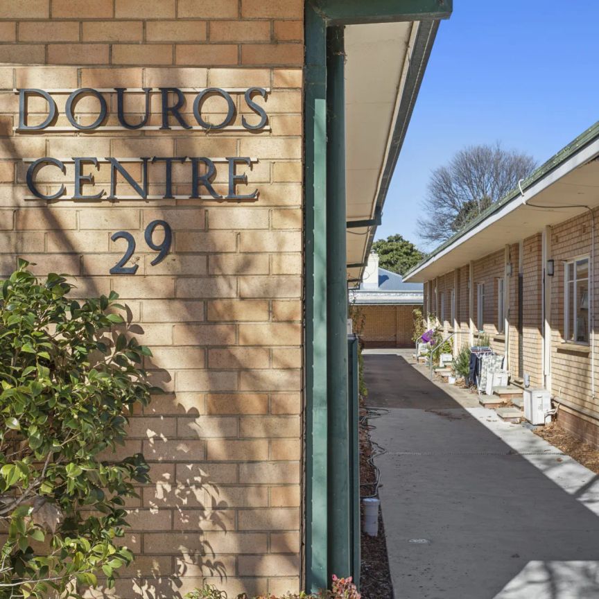 Modern & Convenient Living in the Heart of Queanbeyan - Photo 1