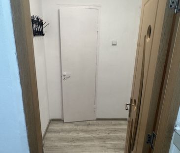 Garsonieră închiriat, etaj 3/4, Zona Bartolomeu , str. Molnar Janos - Photo 4