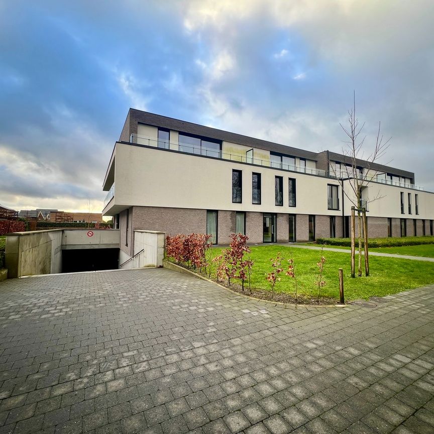 Nieuwbouwappartement met drie slaapkamers en gezellig terras vlakbij het centrum van Lanaken! - Photo 1