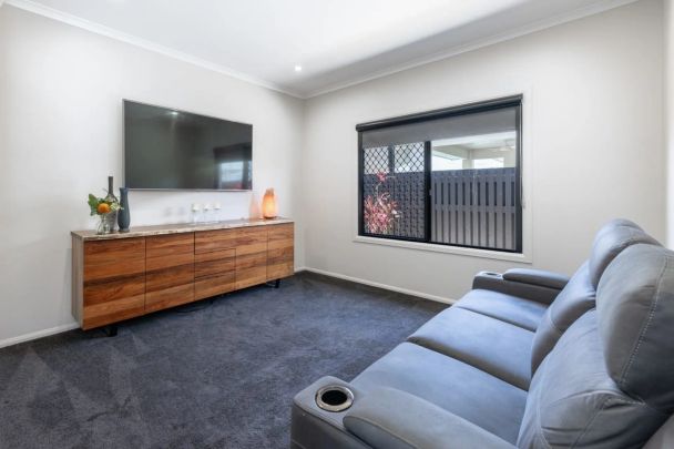 Be free on Fremont! - Photo 1