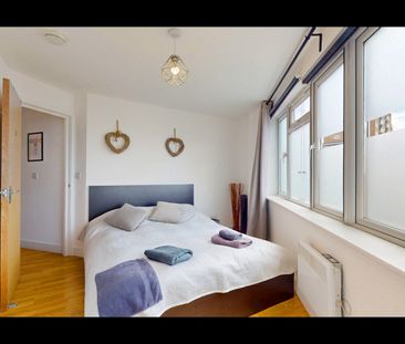 2 Bed Flat, Southwark Park Road, SE16 - Photo 4