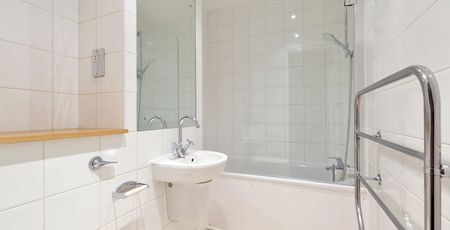 A bright 1 bedroom apartment located on the 1st floor in this conversion moments from Hyde Park. - Photo 3