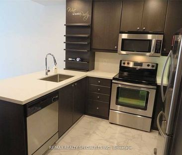 Hurontario / Absolute Ave. Stunning 1Bdrm +Den New Counter In Kitchen - Photo 4