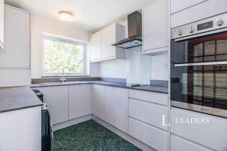 3 bedroom apartment to rent Camberley Court , Sutton - Photo 2