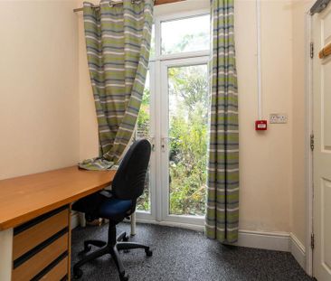 6 bedroom house to rent - Photo 1