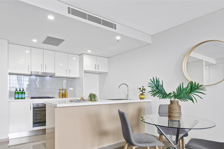 LOCATION! 2 BEDROOM APARTMENT - Photo 5