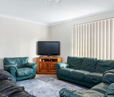 Step into this neat and tidy 3x1 home, offering comfortable living ... - Photo 1