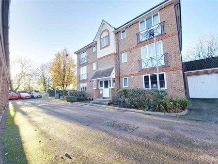 Abraham Court, St Marys Lane, Upminster, RM14 - Photo 2