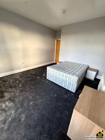 1 bed Penthouse in Commercial Street , Camborne, TR14 8JY - Photo 2