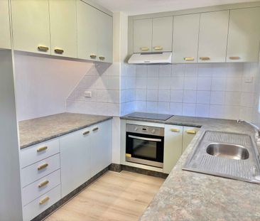 Stunningly Renovated Waterfront 2 Bedroom Ground Floor Apartment! - Photo 6