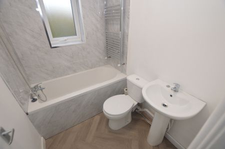 2 Bedroom Terraced House - Photo 5