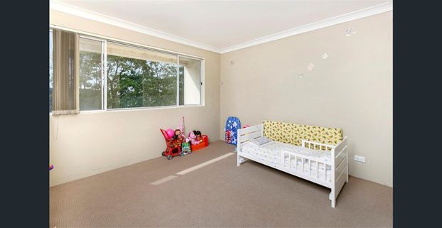 Spacious One Bedroom centrally located - Photo 1