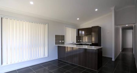 BEAUTIFUL 4 BEDROOM FAMILY HOME - Photo 3