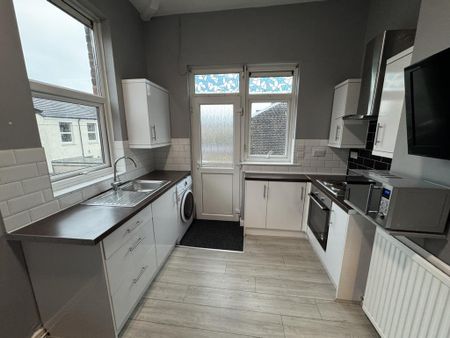 2 bedroom flat to rent - Photo 4