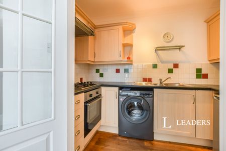 2 bedroom apartment to rent Burnaby Road, Bournemouth, Dorset, BH4 - Photo 4