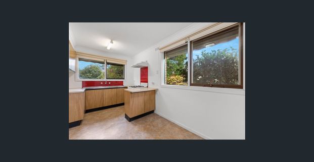 Immaculate Single Level Unit in Convenient Locale! - Photo 1