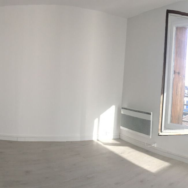 Appartement 1 pièces 25m2 MARSEILLE 3EME 550 euros - Photo 1